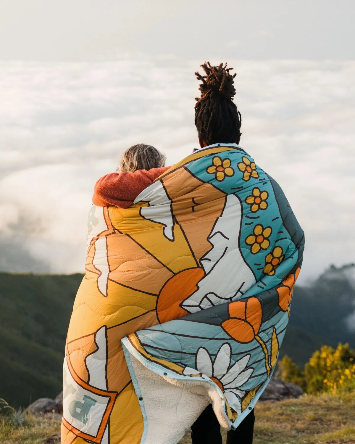 Blankets|Blankets|Passenger Cabin Recycled Sherpa Blanket - Seasonal Graphic/ Birch SeasonalGraphic/Birch