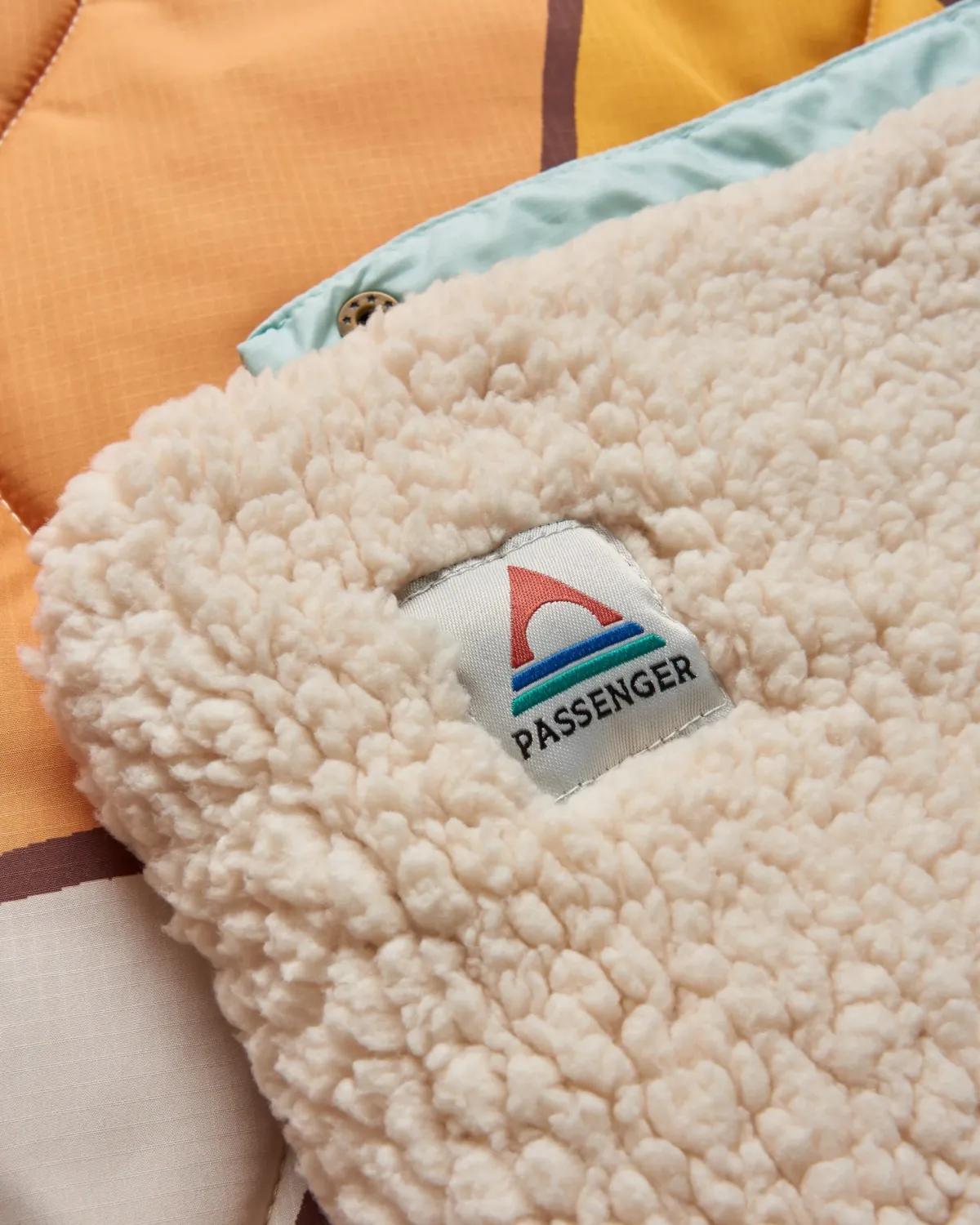 Blankets|Blankets|Passenger Cabin Recycled Sherpa Blanket - Seasonal Graphic/ Birch SeasonalGraphic/Birch