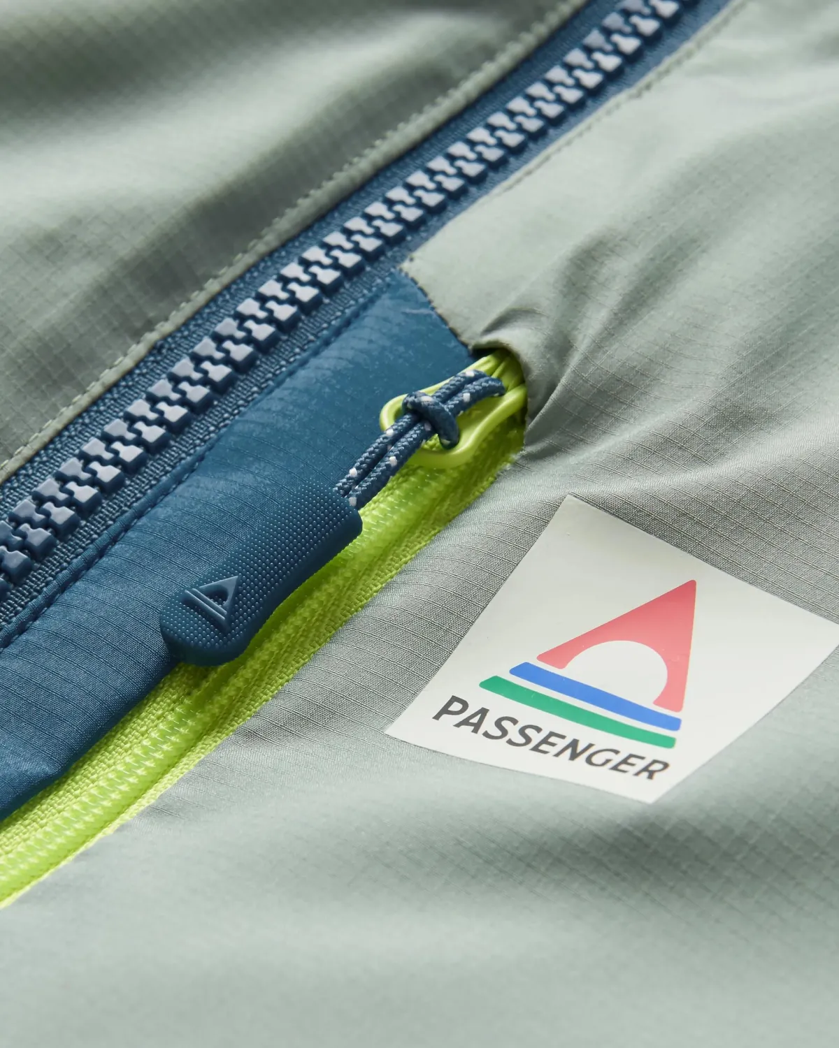 Jackets|Outdoor Active|Passenger Daybreak Lightweight Men's Recycled Thermore Insulated Jacket - Pistachio/Blue Steel Pistachio/BlueSteel