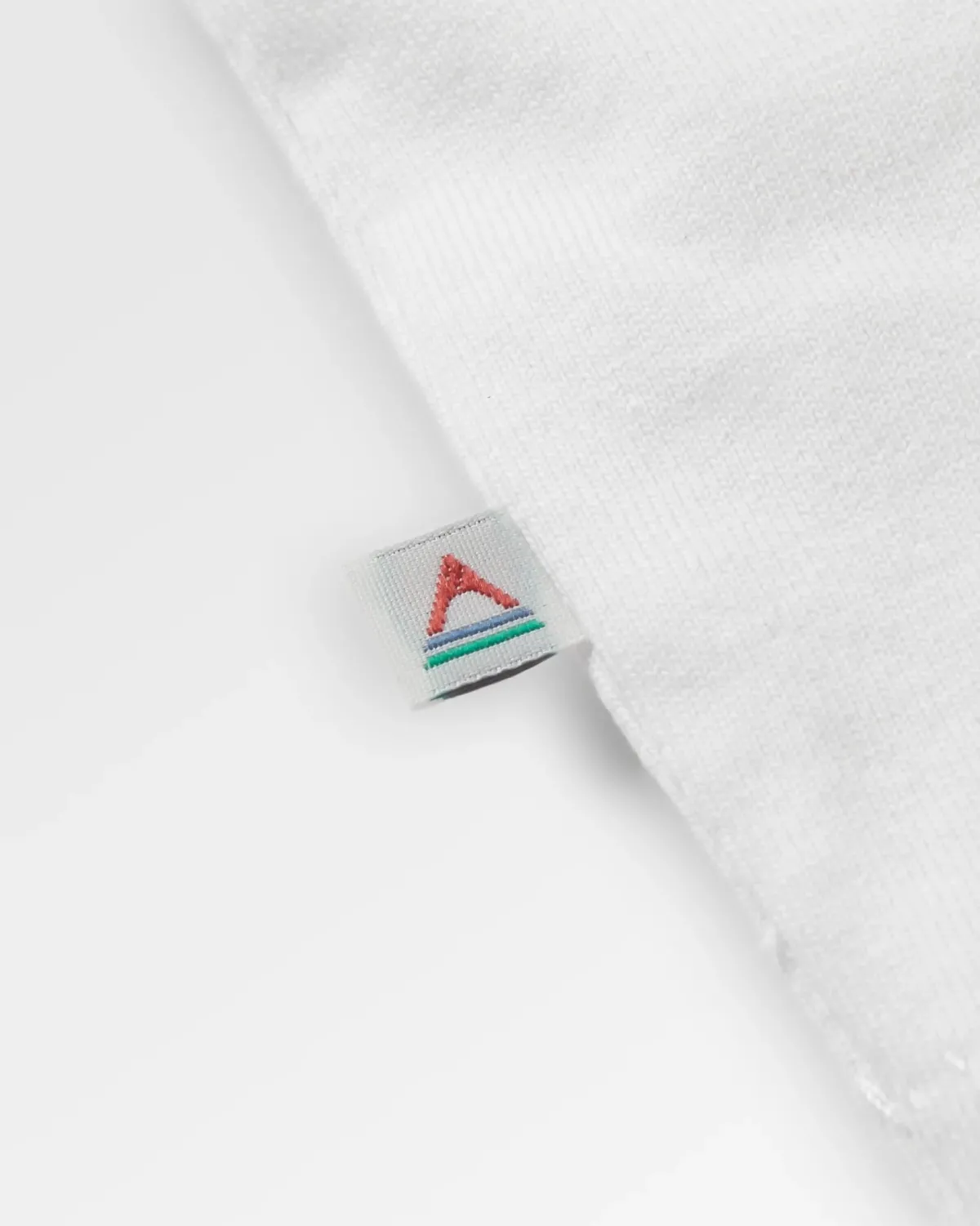 T-Shirts & Tank Tops|Passenger Escapism Recycled Long Sleeve T-Shirt - White