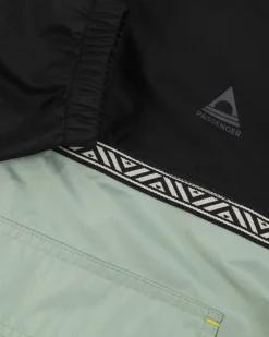 Jackets|Passenger Flow Half Zip Recycled Water Resistant Jacket - True Black/Pistachio TrueBlack/Pistachio