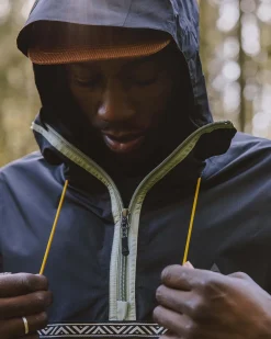 Jackets|Passenger Flow Half Zip Recycled Water Resistant Jacket - True Black/Pistachio TrueBlack/Pistachio