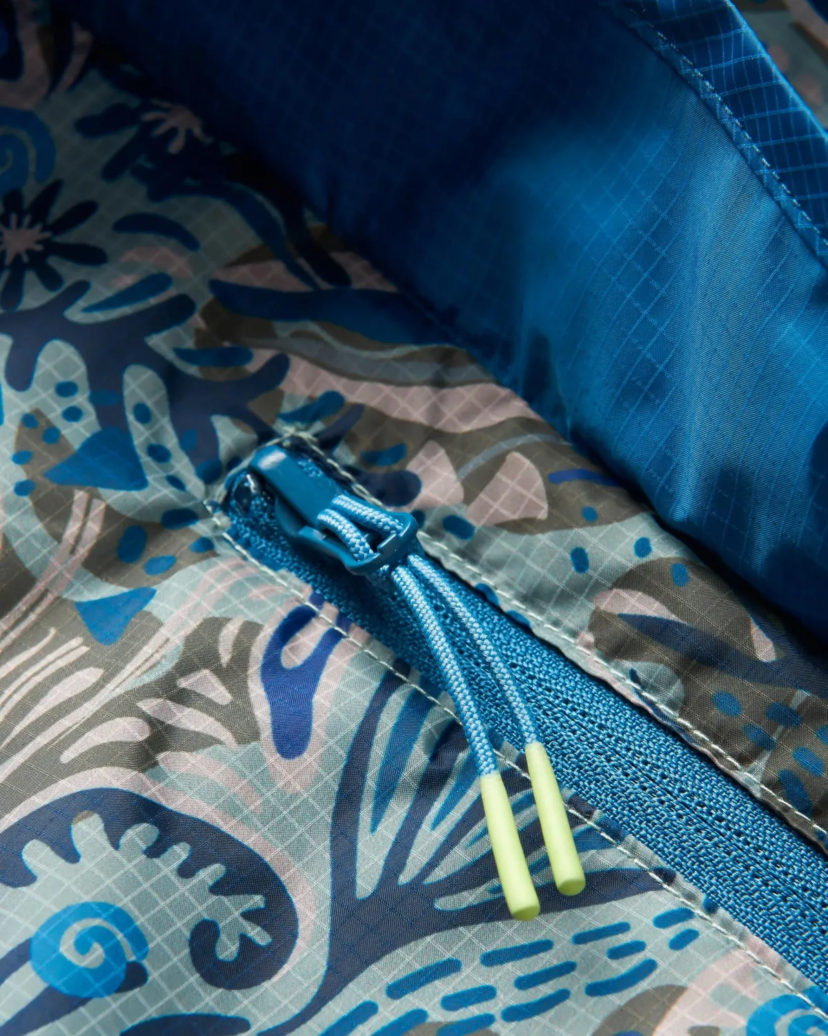 Outdoor Active|Jackets|Passenger Gusto Recycled Windshell Pullover - Abstract Seaweed Pistachio AbstractSeaweedPistachio