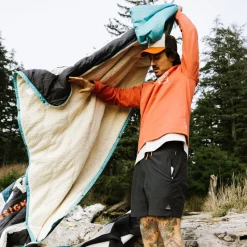 Blankets|Blankets|Passenger Nomadic Recycled Sherpa Blanket - Black 'Nowhere Bound' Print Black'NowhereBound'Print