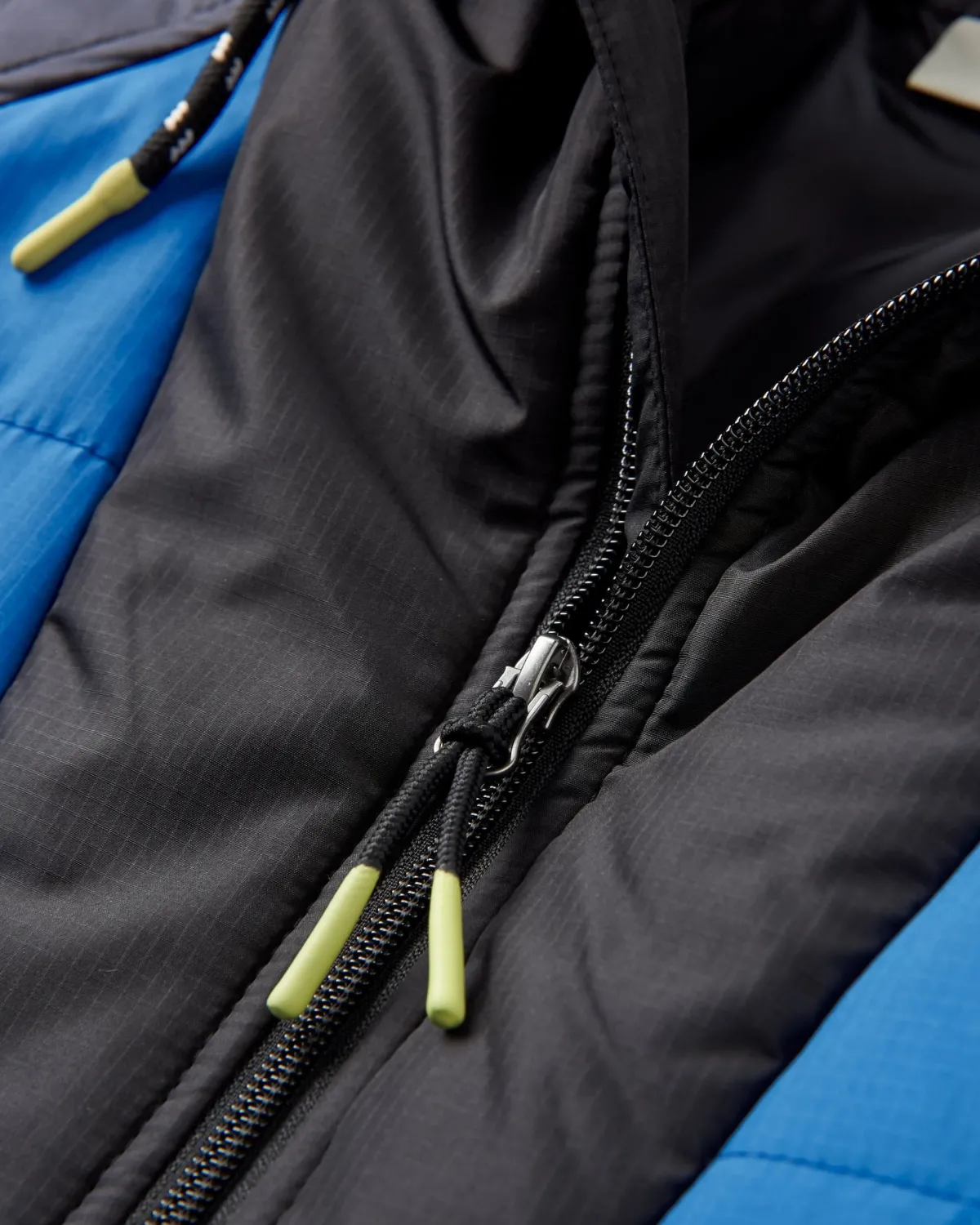 Jackets|Insulated|Passenger Oceanic Recycled Insulated Half Zip Jacket - Azure Blue/Charcoal AzureBlue/Charcoal
