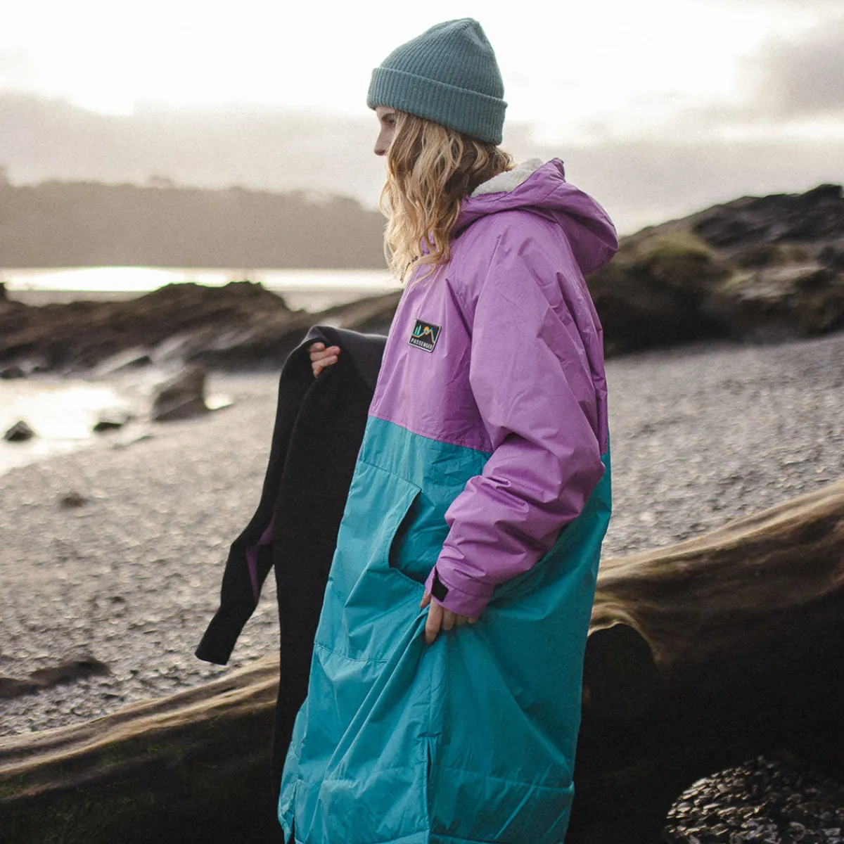 Surf Accessories|Surf Accessories|Passenger Roaming Recycled Sherpa Lined Changing Robe - Viridian Green/Orchid ViridianGreen/Orchid