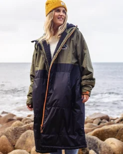 Changing Robes & Surf Ponchos|Changing Robes & Surf Ponchos|Passenger Roaming Recycled Sherpa Lined Changing Robe - Black/ Khaki Green Black/KhakiGreen