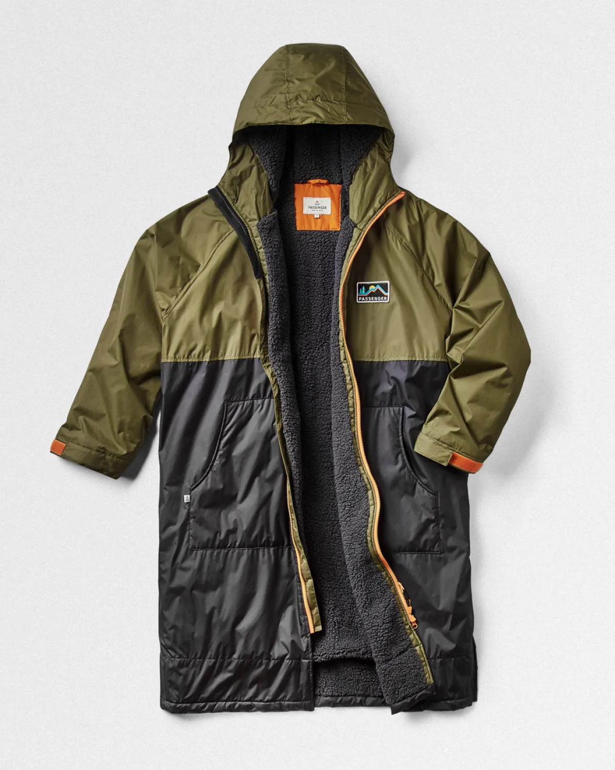 Changing Robes & Surf Ponchos|Changing Robes & Surf Ponchos|Passenger Roaming Recycled Sherpa Lined Changing Robe - Black/ Khaki Green Black/KhakiGreen