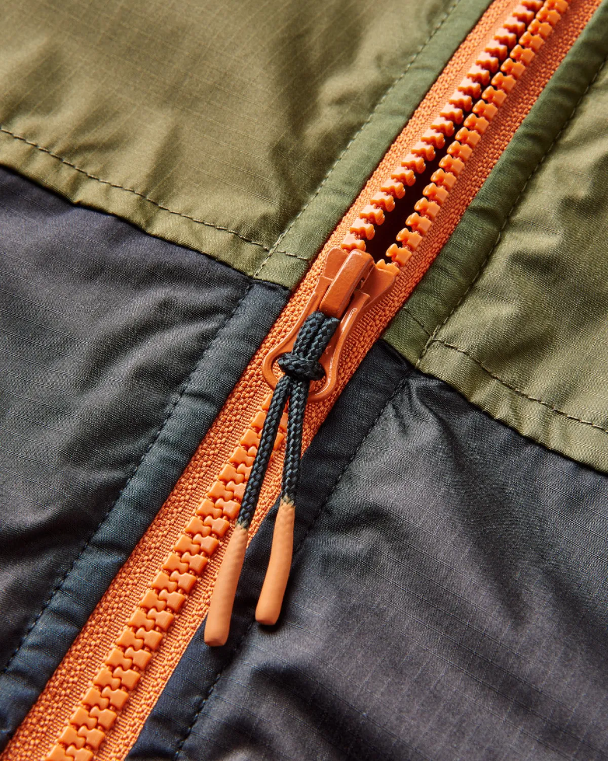 Changing Robes & Surf Ponchos|Changing Robes & Surf Ponchos|Passenger Roaming Recycled Sherpa Lined Changing Robe - Black/ Khaki Green Black/KhakiGreen