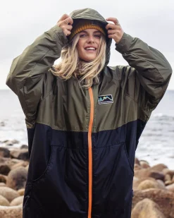 Changing Robes & Surf Ponchos|Changing Robes & Surf Ponchos|Passenger Roaming Recycled Sherpa Lined Changing Robe - Black/ Khaki Green Black/KhakiGreen