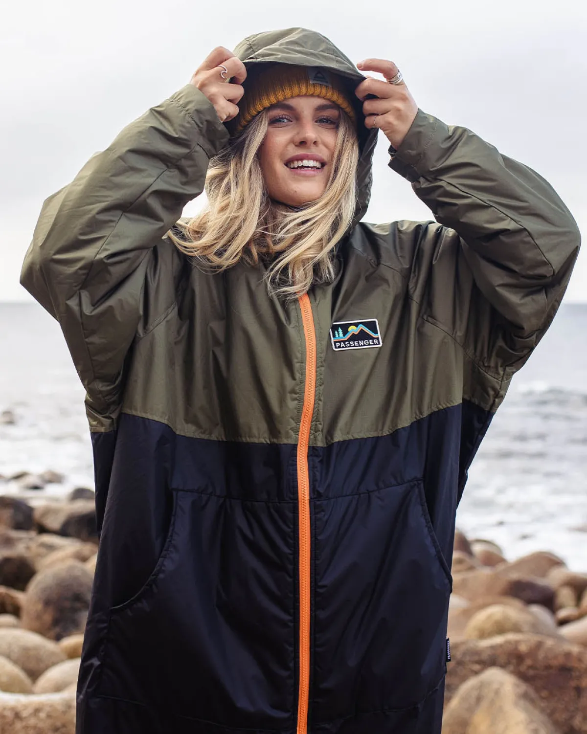 Changing Robes & Surf Ponchos|Changing Robes & Surf Ponchos|Passenger Roaming Recycled Sherpa Lined Changing Robe - Black/ Khaki Green Black/KhakiGreen