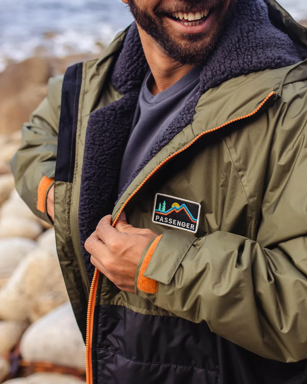 Changing Robes & Surf Ponchos|Changing Robes & Surf Ponchos|Passenger Roaming Recycled Sherpa Lined Changing Robe - Black/ Khaki Green Black/KhakiGreen