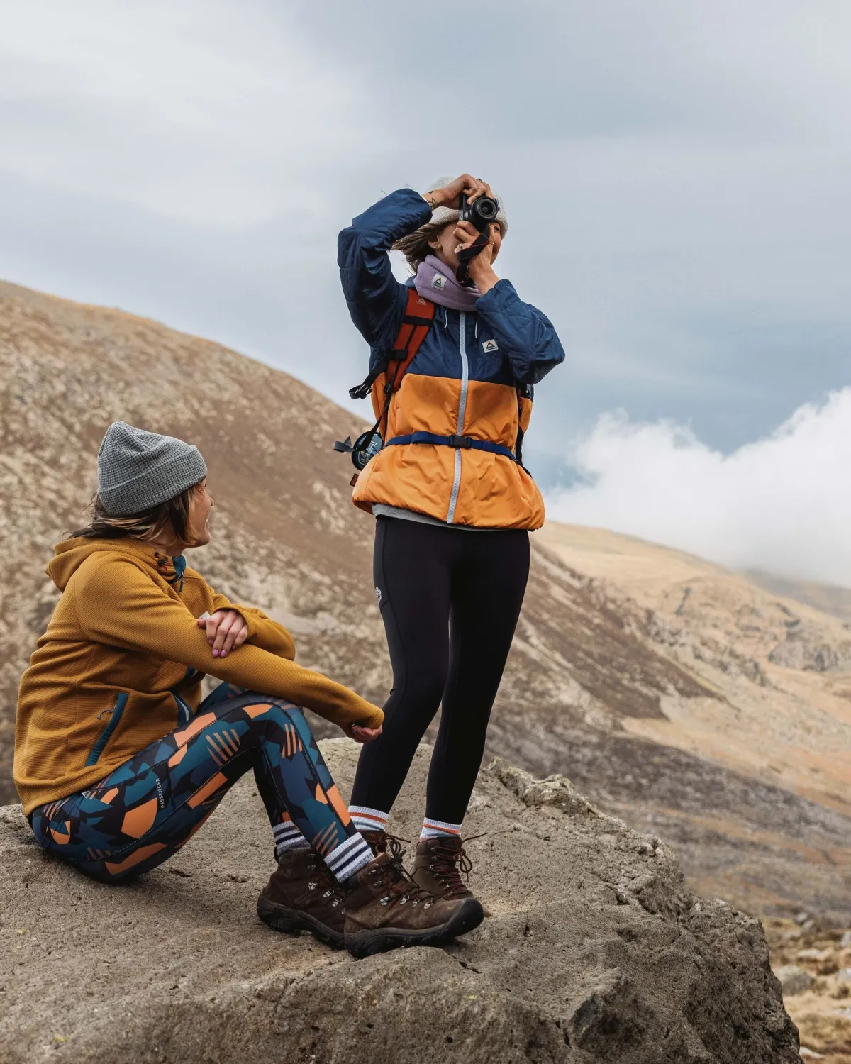 Insulated|Outdoor Active|Passenger Singletrack Recycled Thermore® Insulated Jacket - Dark Denim/ Apricot DarkDenim/Apricot